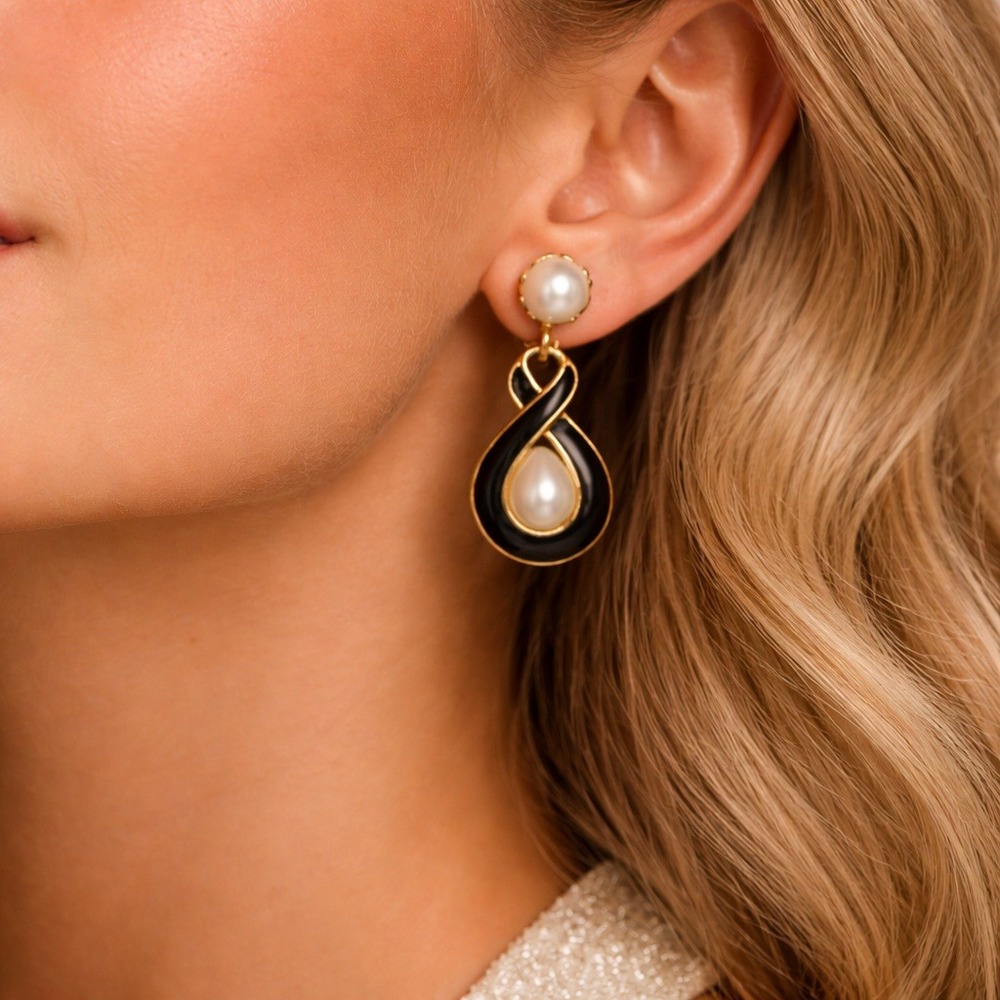 Trifari Gold Tone Black Enamel Faux Pearl Teardrop Drop Earrings‎ Vintage